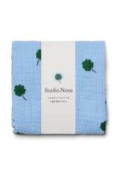 Studio Noos SWADDLE Zavinovačka Print Medium Light Blue Clover